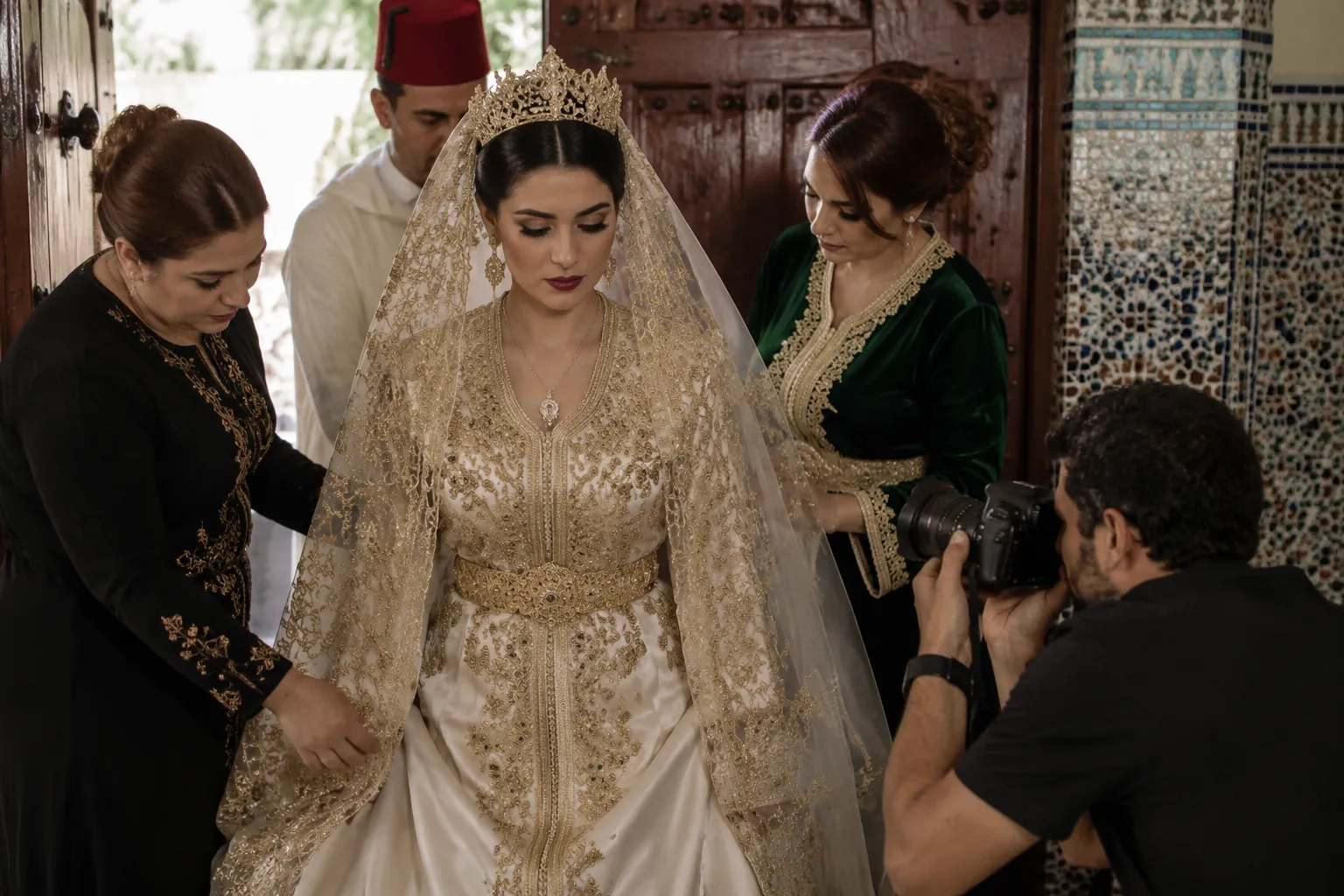 Moroccan bridal entrance preparation with caftan, headpiece, and photography cues